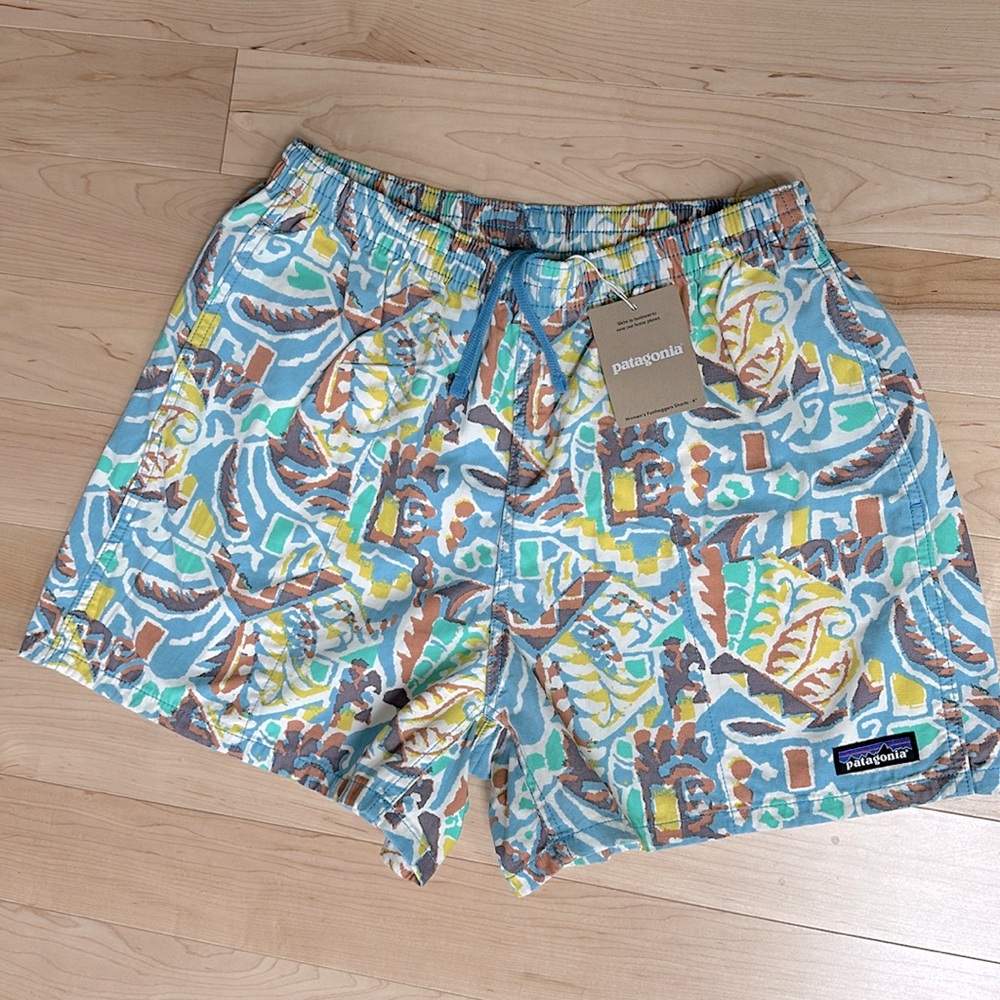 Patagonia Women's Funhoggers 4” Shorts- Organic Cotton- Relaxed Small- NWT